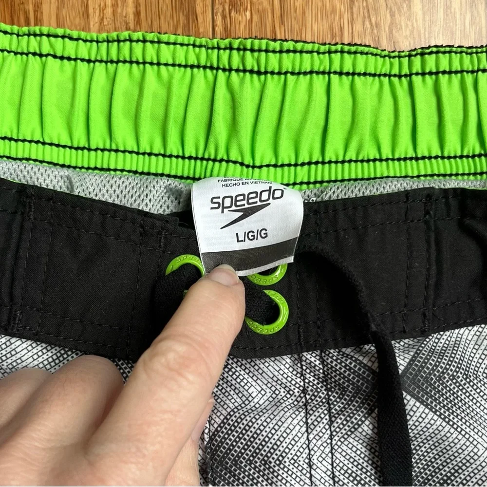 Speedo Swim Trunks Size large Board Shorts